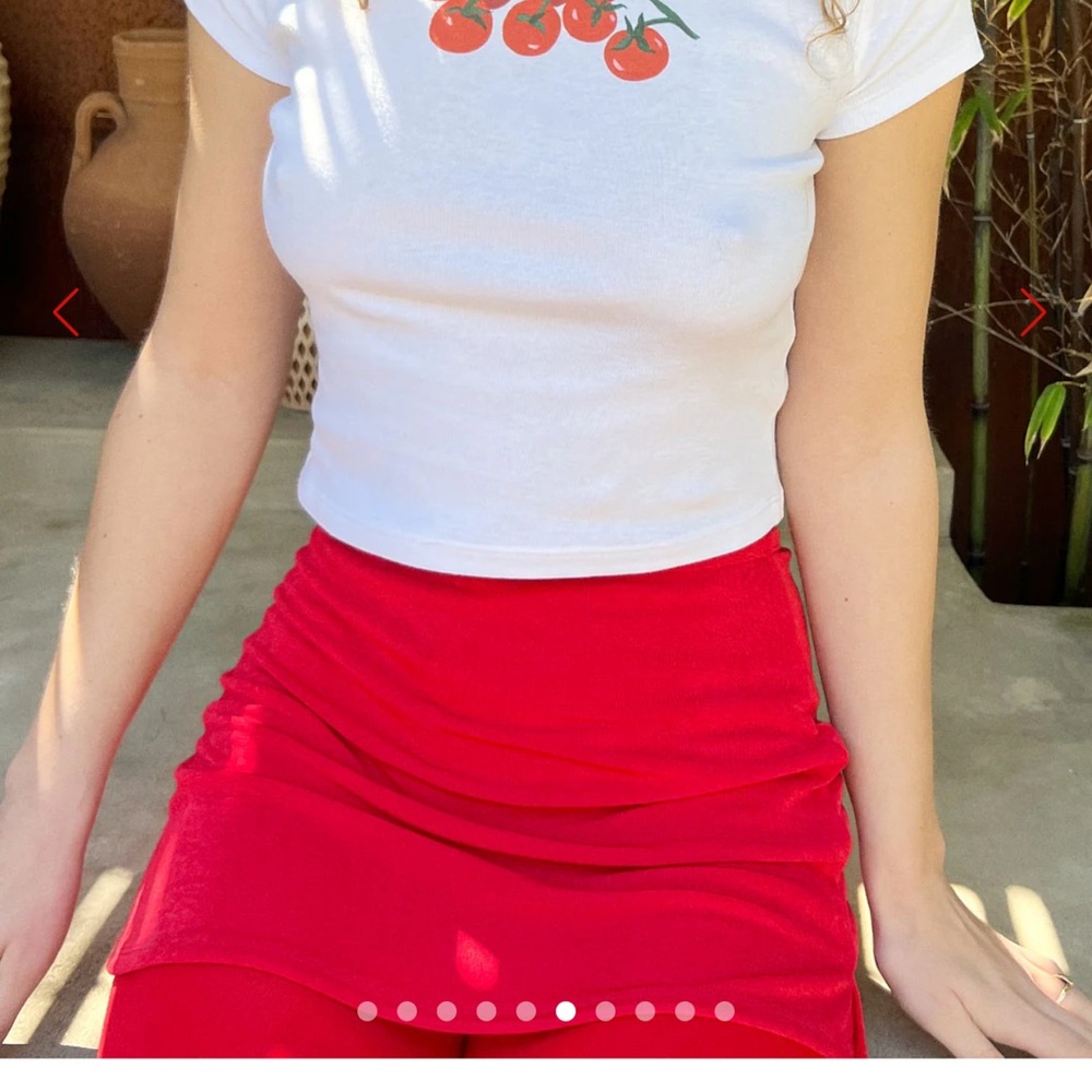 Lisa Says Gah Red Tomato/Pomodoro Graphic White Short Sleeve Tee - Picture 7 of 9